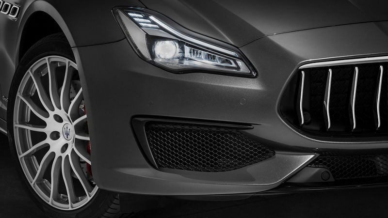 Maserati Quattroporte front view, detail of wheel and headlights